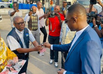 SNEL SA : le DG Teddy Lwamba Muba impulse un nouvel élan avec la remise de pickups et bus