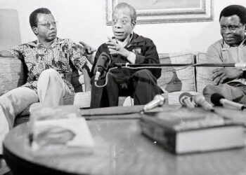 Quand les géants de la littérature se rencontrent… Achebe, Baldwin et Bebey en 1980