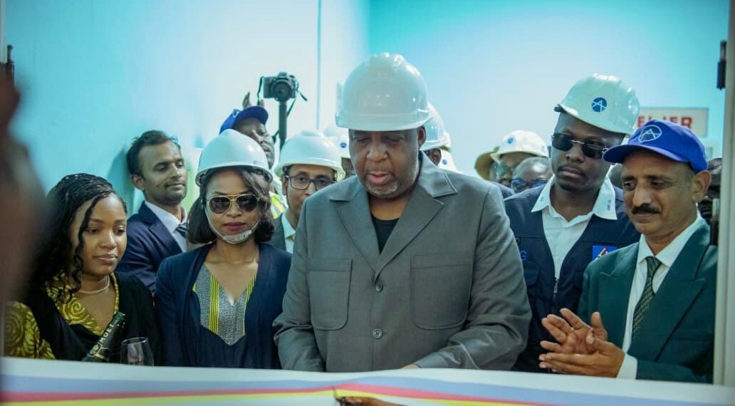 Énergie au Kwilu : Le DG Teddy Lwamba Muba présent à l&rsquo;inauguration de la centrale de Kakobola, symbole de la politique de Félix Tshisekedi