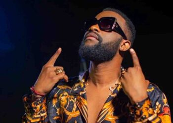 Fally Ipupa: ce garçon de Makelele au grand coeur qui a enterré son ami d&rsquo;enfance, le policier Martin en plein confinement (Illustration audio)
