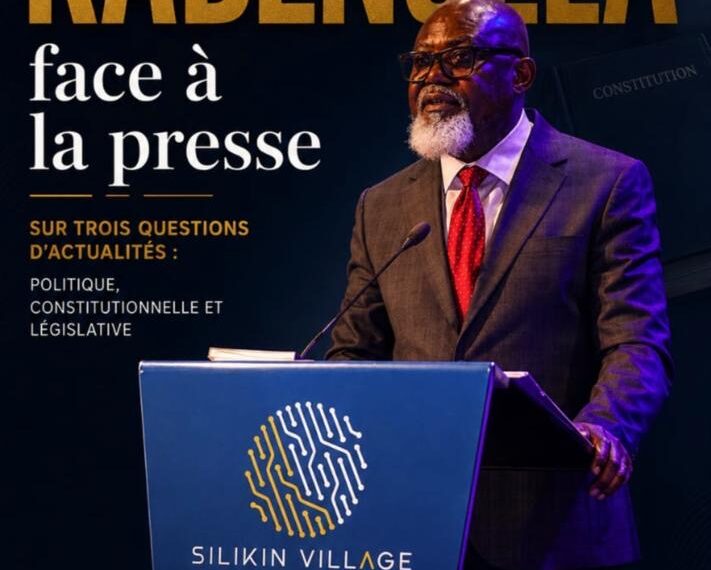 Jean-Marie Kabengela face à la presse à Silikin Village : trois questions majeures au cœur de l’actualité politique et constitutionnelle