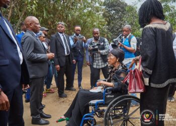 JUSTICE : UNE VEUVE DE 96 ANS RÉINSTALLÉE DANS SA PROPRIÉTÉ À KINSHASA APRÈS L’EXÉCUTION DE DÉCISIONS JUDICIAIRES