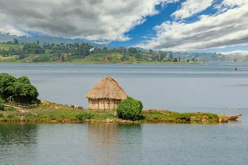 CHRONIQUE DE CLBB/À LA DÉCOUVERTE DES 26 PROVINCES DE LA RDC Épisode 2 — Le Sud-Kivu : entre montagnes, grands lacs, café, minerais et biodiversité exceptionnelle