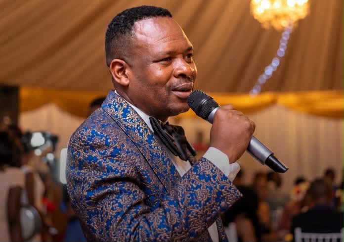 Roch Bodo Bokambela n’est pas mort : l’artiste change de casquette et se prépare à devenir avocat