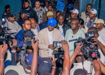 Desserte électrique à Kinshasa : Teddy Lwamba effectue une ronde nocturne avec les élus provinciaux