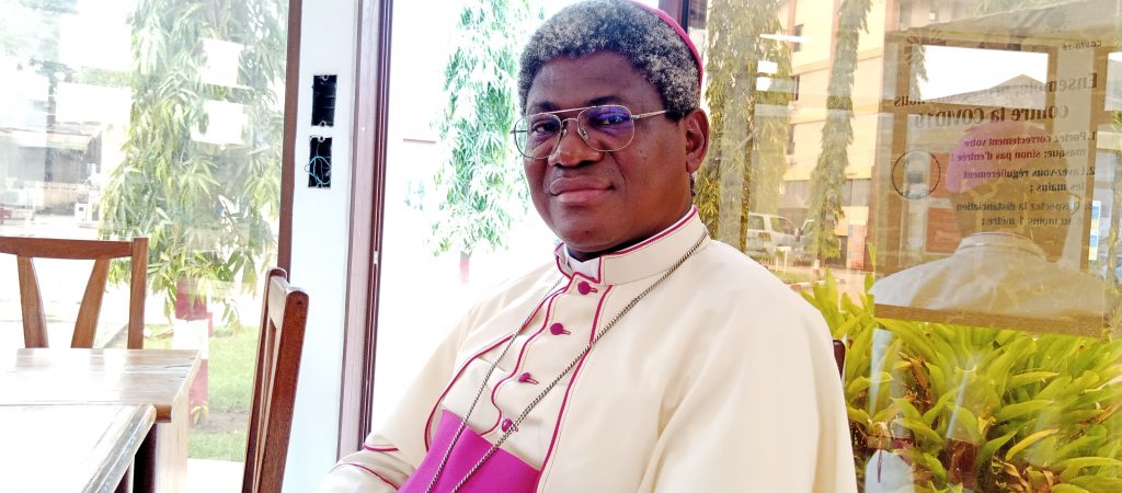 Religion : Mgr José Claude Mbimbi Mbamba, Évêque de Boma, demande à tous les congolais de réserver un accueil chaleureux au Pape François